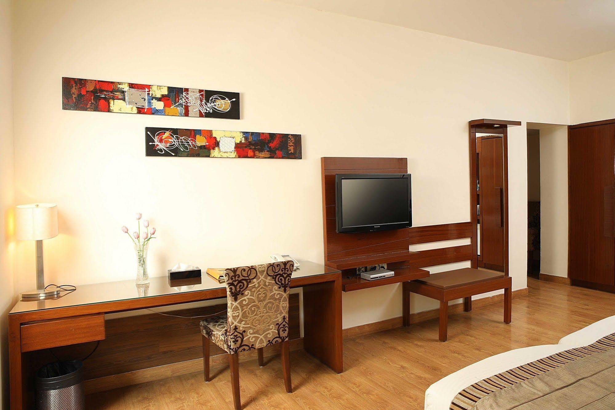 Ahuja Residency Sunder Nagar Hotel New Delhi Exterior foto