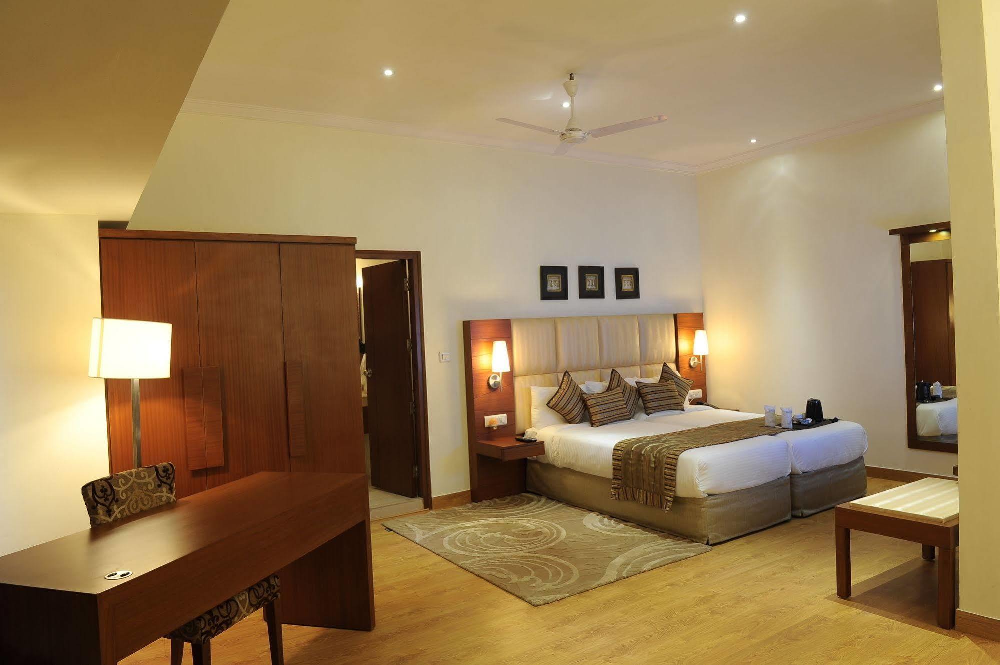 Ahuja Residency Sunder Nagar Hotel New Delhi Exterior foto