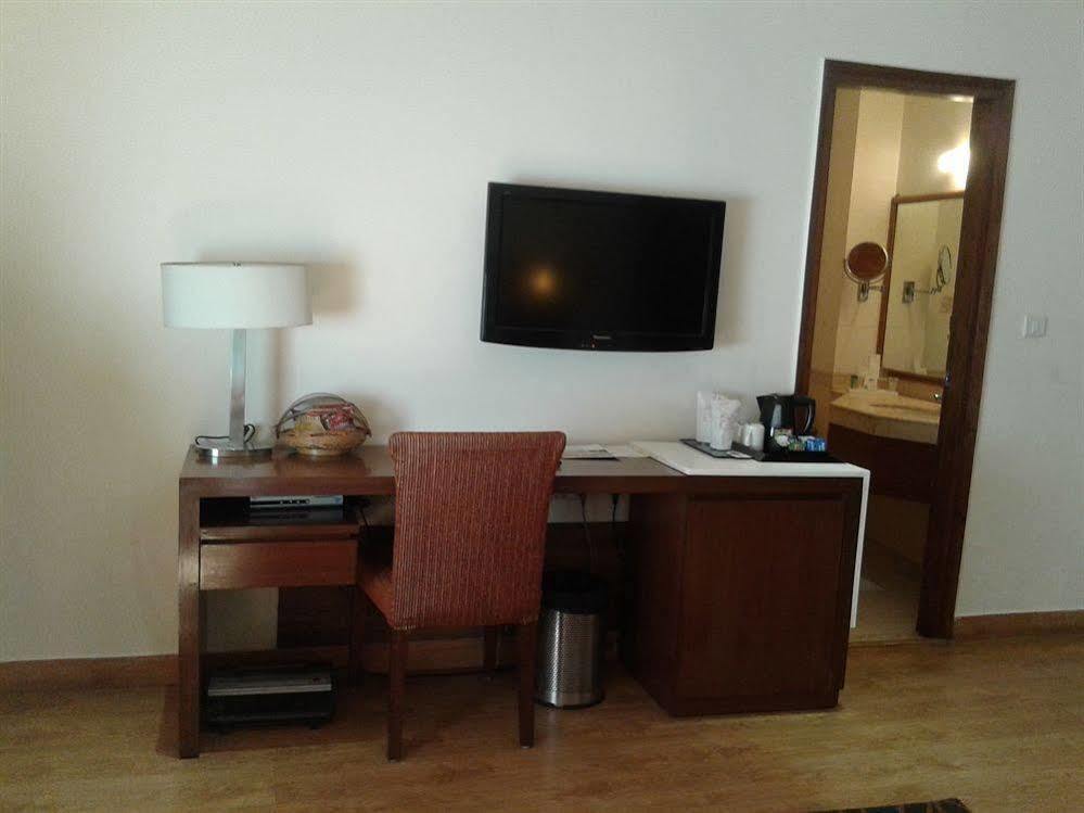 Ahuja Residency Sunder Nagar Hotel New Delhi Exterior foto